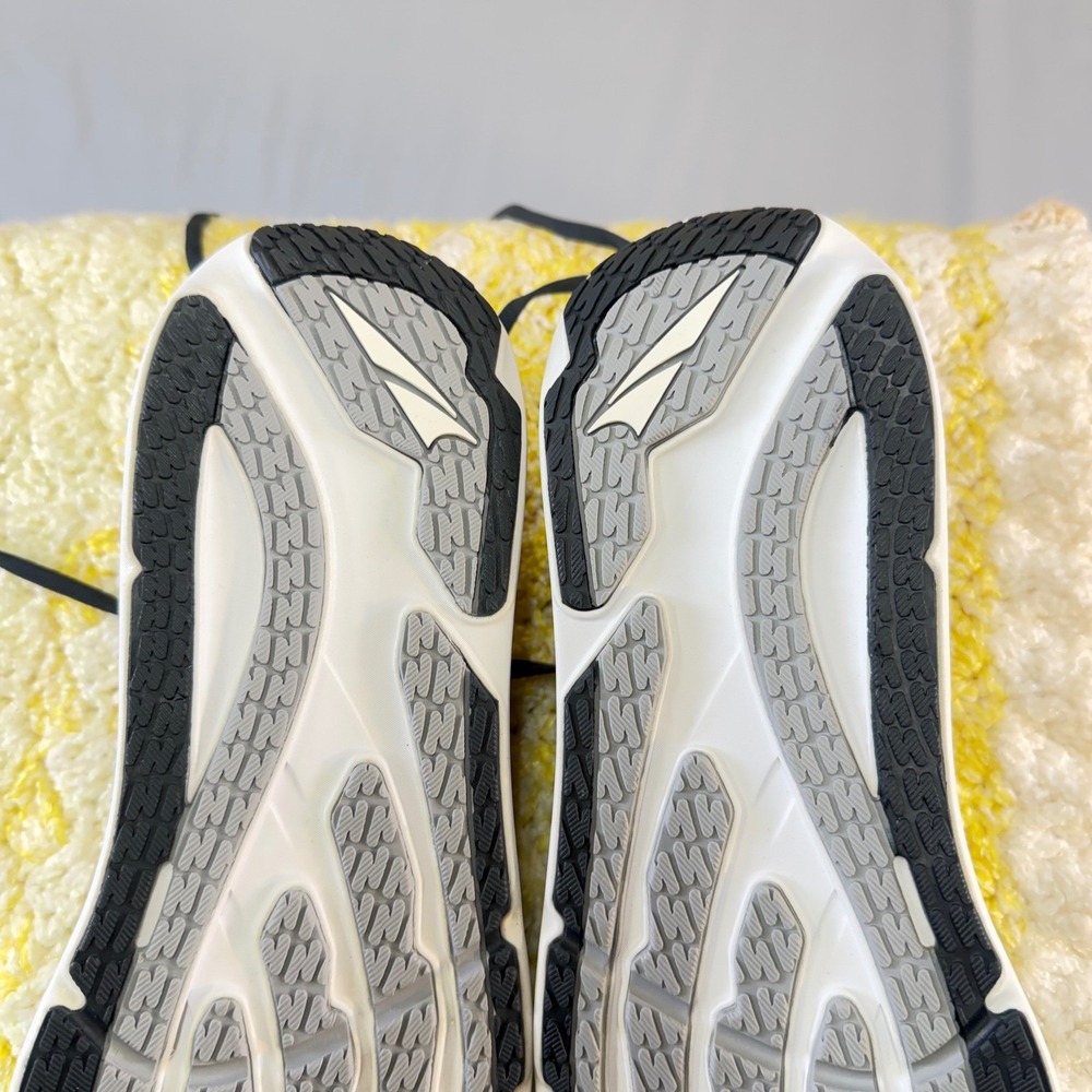 Altra GuideRail women's Running Shoes Black Grey Size 11.5 super nice new - Picture 16 of 16